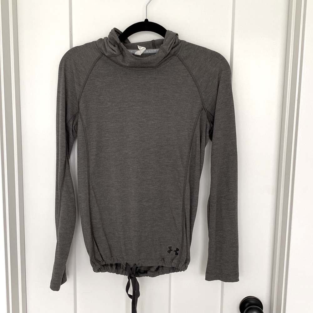 Women’s Under Armor light gray sweatshirt - Size Small